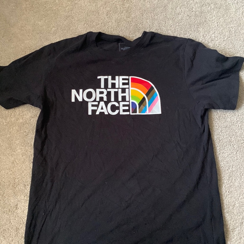 Men’s North Face t-shirt